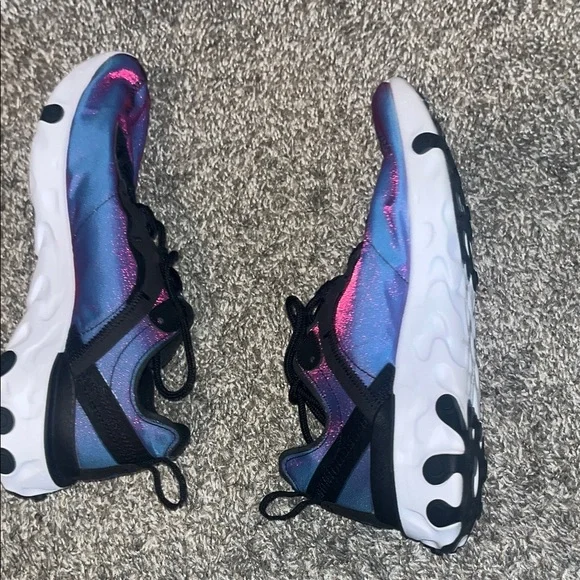 Nike React Multicolor holographic Athletic Shoes 8 - Picture 4 of 7